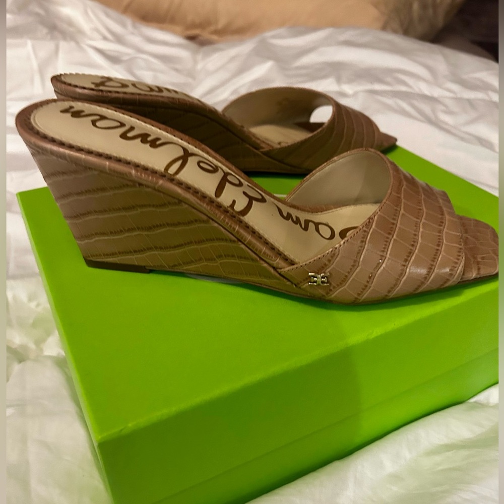 New Sam Edelman Summer Wedges - Picture 2 of 4